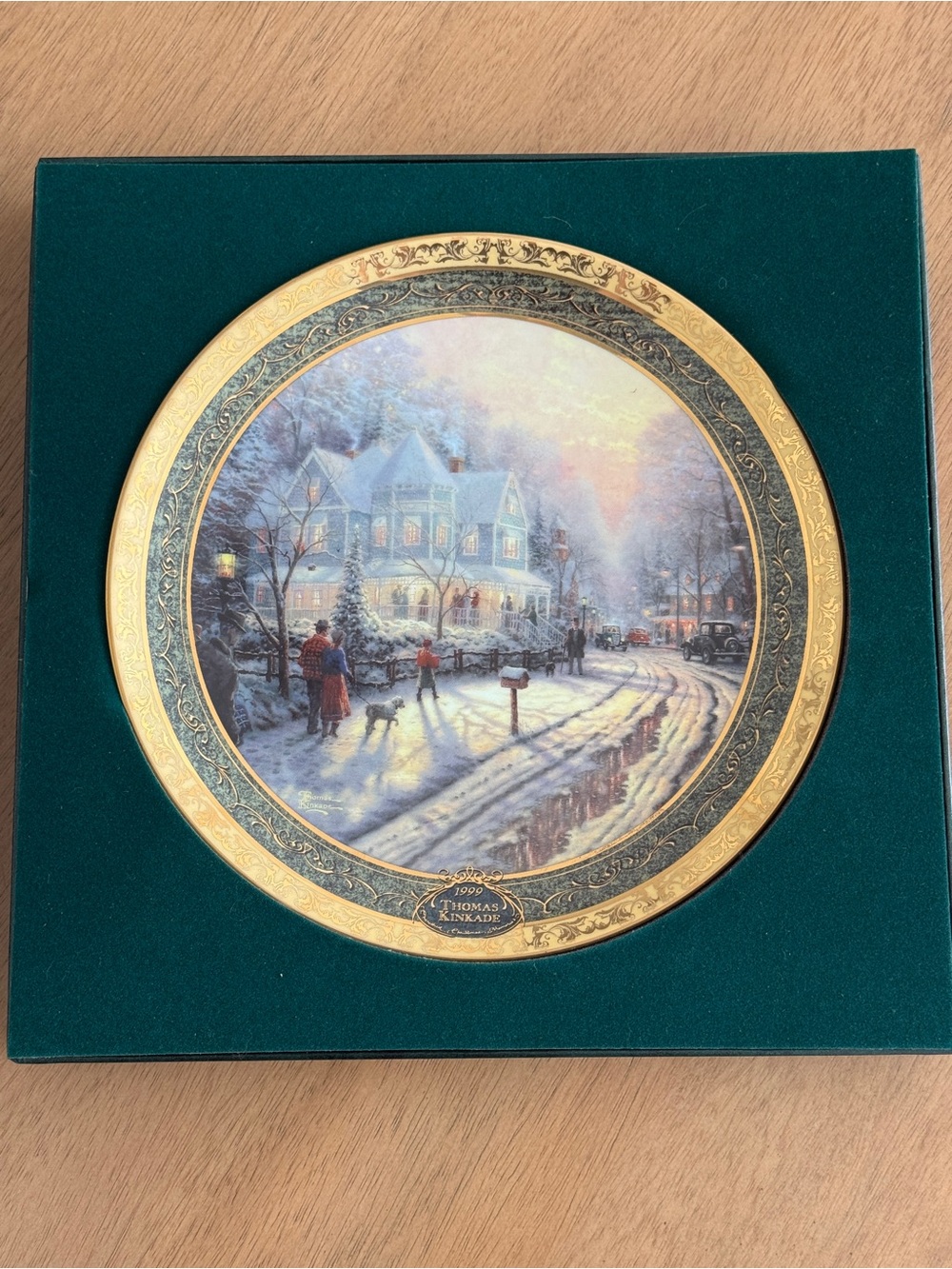Thomas Kinkade Holiday Collector Plate — Green & Gold Accents
